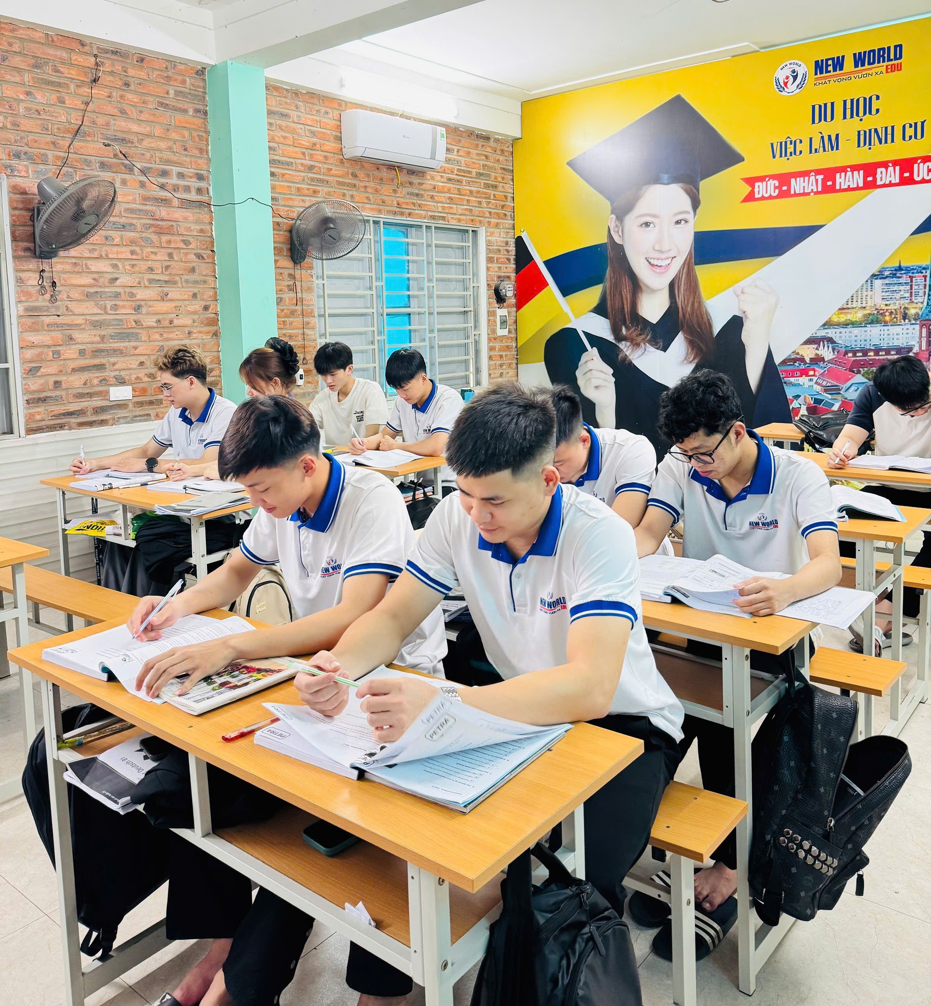 KHAI GIẢNG KHÓA A1 CÙNG NEW WORLD EDU!!!