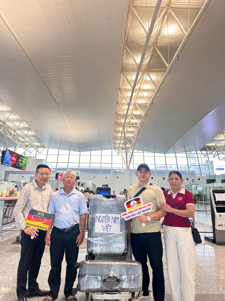 CẤT CÁNH TỪ NỘI BÀI, CHUYẾN BAY ĐẾN CHLB ĐỨC - MỞ RA CƠ HỘI TỎA SÁNG TẠI TRỜI ÂU
